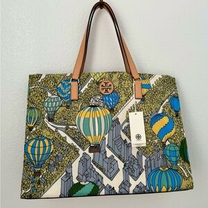 NWT Ella tote with fun print of hot air balloons.